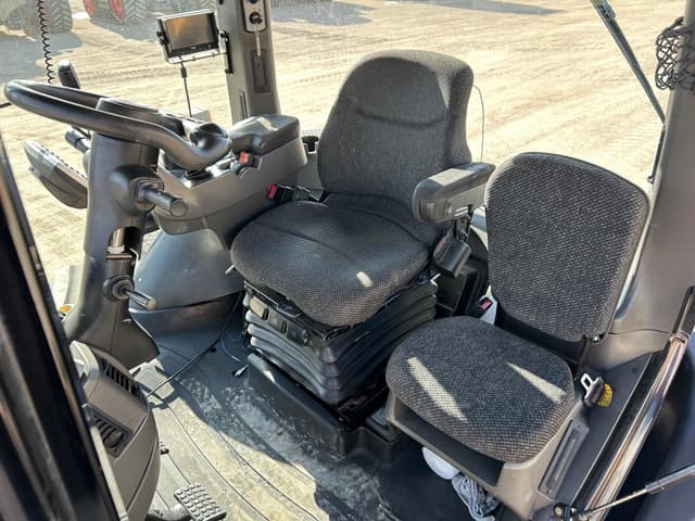 Image of Challenger MT865C equipment image 4