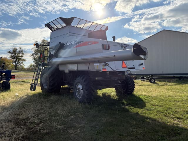 Image of Gleaner R66 equipment image 2