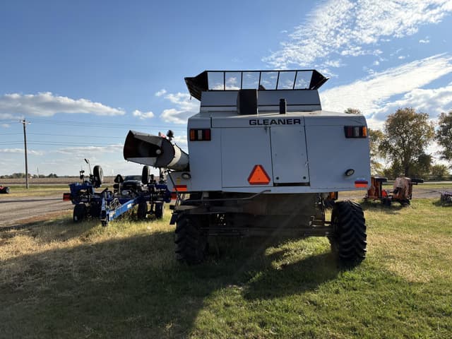 Image of Gleaner R66 equipment image 3