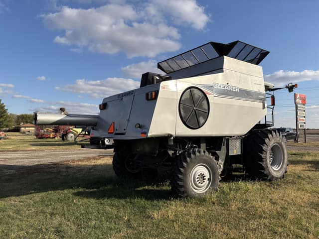 Image of Gleaner R66 equipment image 4
