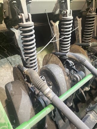 Image of John Deere 1590 equipment image 3