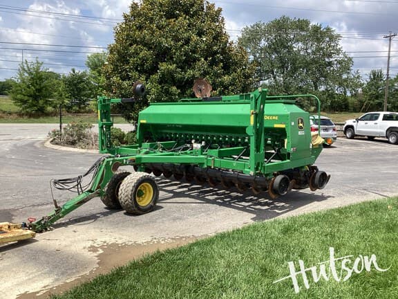 Image of John Deere 1590 equipment image 1