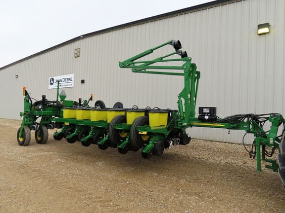 Image of John Deere 1770 equipment image 1