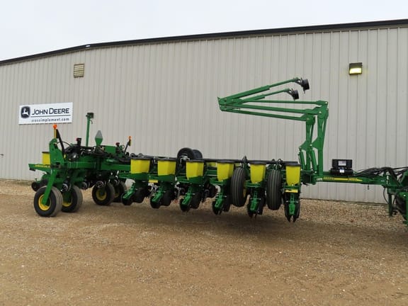 2009 John Deere 1770 Equipment Image0