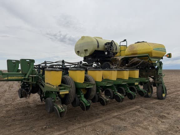 Image of John Deere 1770 equipment image 1