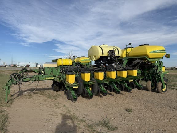 Image of John Deere 1770 equipment image 1