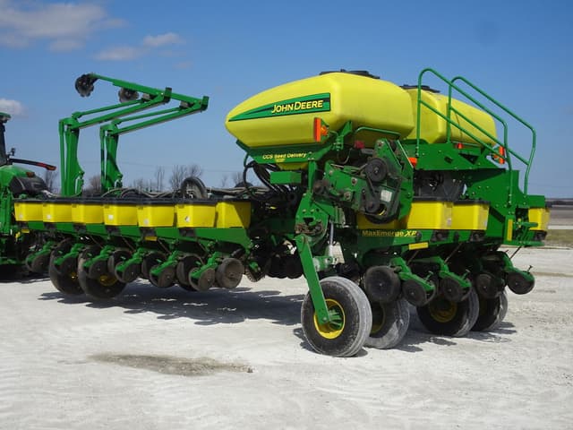 Image of John Deere 1770 equipment image 3