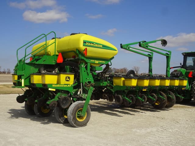 Image of John Deere 1770 equipment image 4