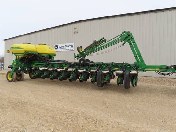 Image of John Deere 1770 Primary image