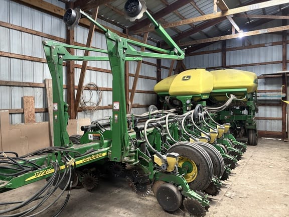 2009 John Deere 1770 Equipment Image0