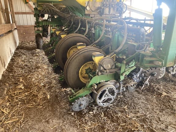 Image of John Deere 1770 equipment image 3