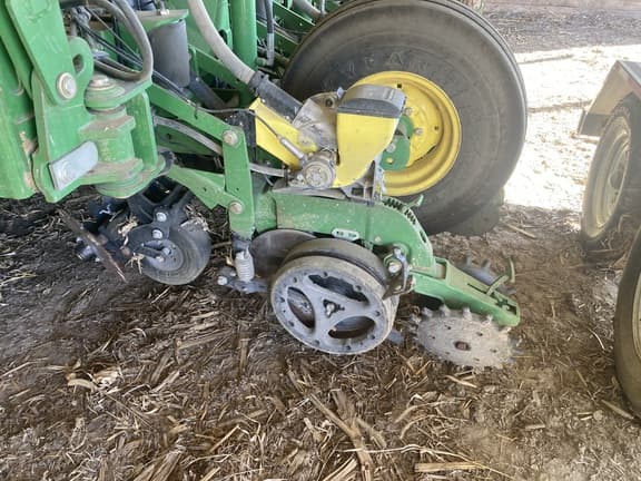 Image of John Deere 1770 equipment image 4