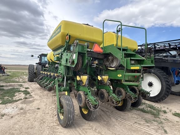 Image of John Deere 1770 equipment image 3