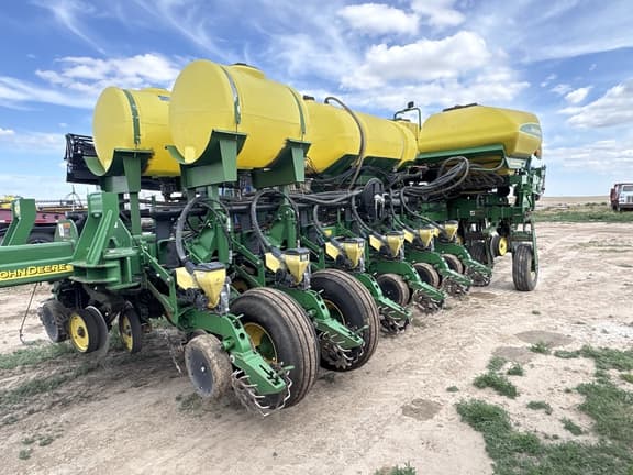 Image of John Deere 1770 equipment image 1