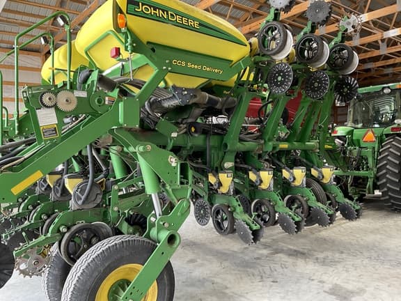Image of John Deere 1790 equipment image 3