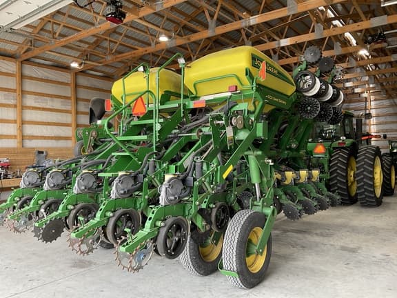 Image of John Deere 1790 equipment image 4