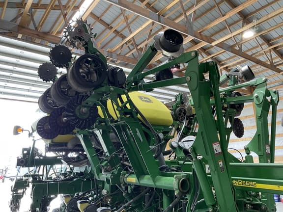 Image of John Deere 1790 equipment image 1