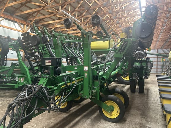 2009 John Deere 1790 Equipment Image0