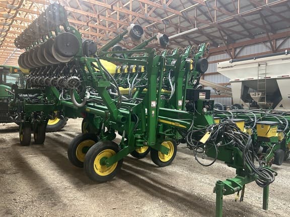 Image of John Deere 1790 equipment image 1