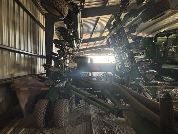 Image of John Deere 1890 equipment image 3