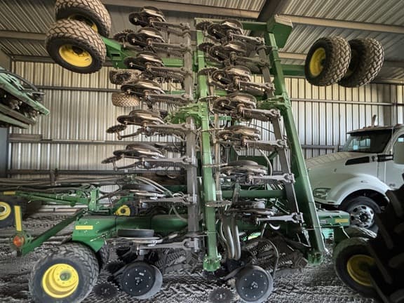 Image of John Deere 1890 equipment image 1