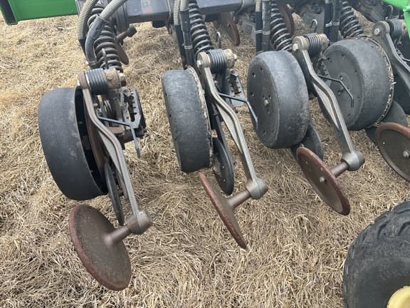 Image of John Deere 1890 equipment image 1