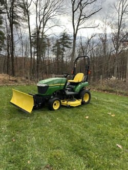 2009 John Deere 2305 Equipment Image0