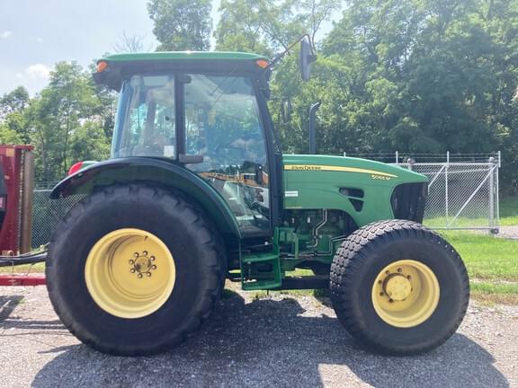 Image of John Deere 5065M equipment image 1