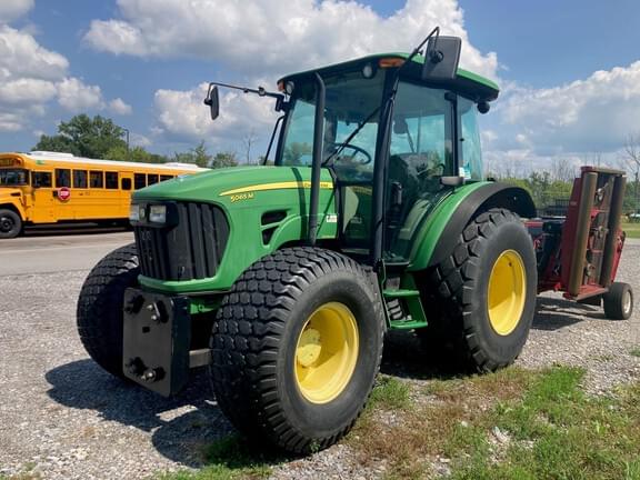 Image of John Deere 5065M equipment image 2
