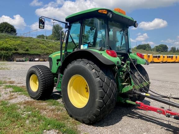 Image of John Deere 5065M equipment image 4