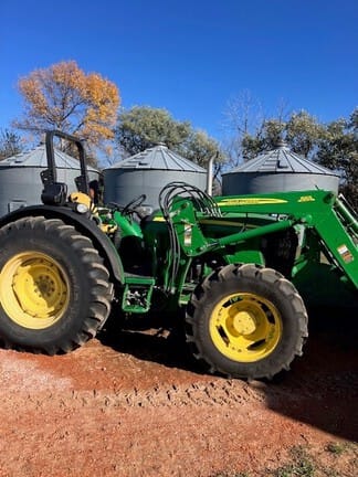 2009 John Deere 5105M Equipment Image0