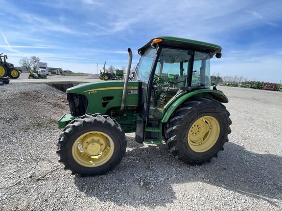 2009 John Deere 5105M Equipment Image0