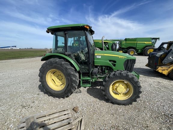 Image of John Deere 5105M equipment image 2