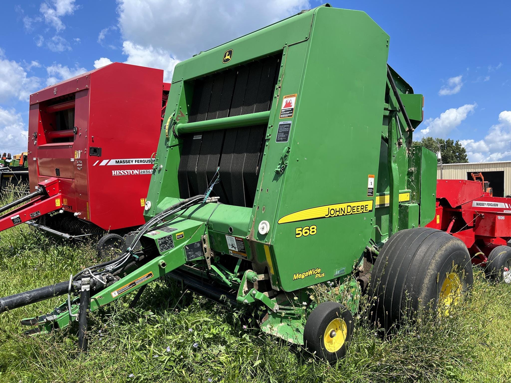 2009 John Deere 568 Equipment Image0