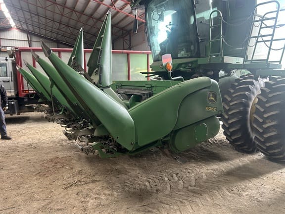 2009 John Deere 606C Equipment Image0