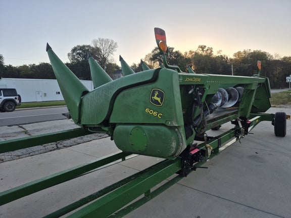 2009 John Deere 606C Equipment Image0