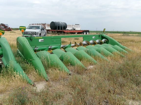 2009 John Deere 608C Equipment Image0