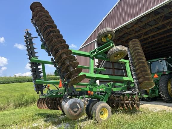Image of John Deere 637 equipment image 4