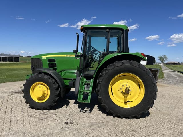 Image of John Deere 7130 equipment image 1