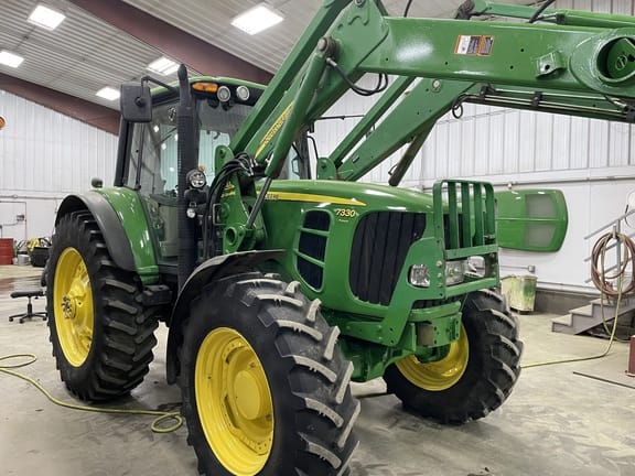2009 John Deere 7330 Equipment Image0
