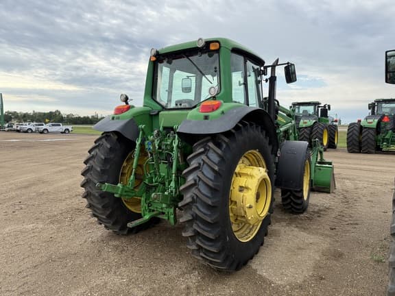 Image of John Deere 7330 equipment image 3