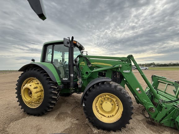 2009 John Deere 7330 Equipment Image0