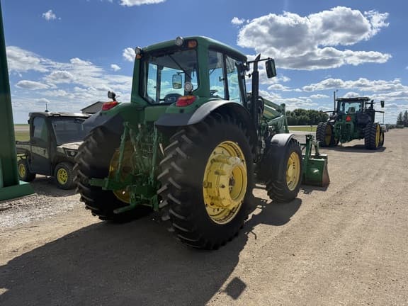 Image of John Deere 7330 equipment image 2