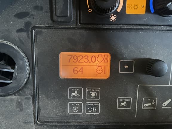 Image of John Deere 8330 equipment image 2