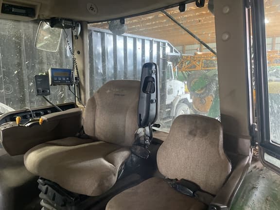 Image of John Deere 8330 equipment image 3