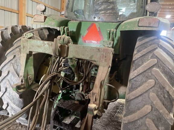 Image of John Deere 8330 equipment image 1