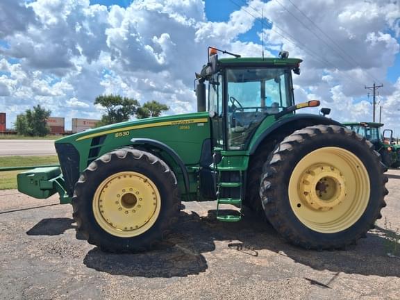Image of John Deere 8530 equipment image 1