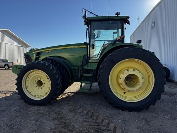 Image of John Deere 8530 equipment image 1