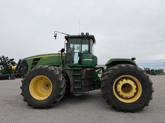 Image of John Deere 9330 equipment image 1