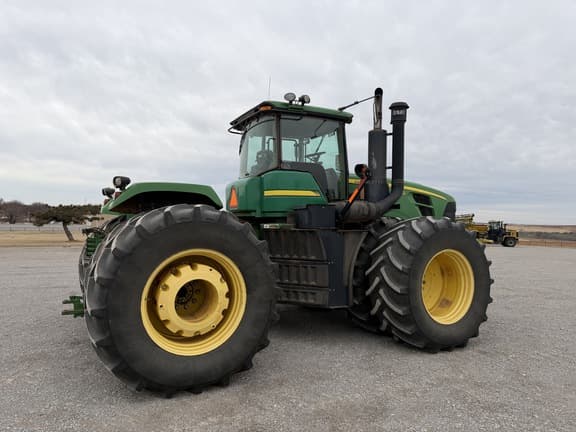 Image of John Deere 9330 equipment image 4